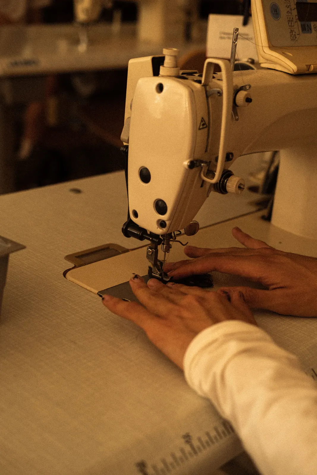 Trabajo artesanal con máquina de coser